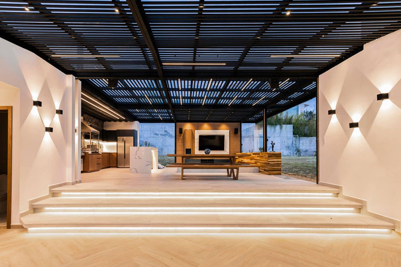 Residência Itaigara — terraço integrado, reforma e ampliação residencial.